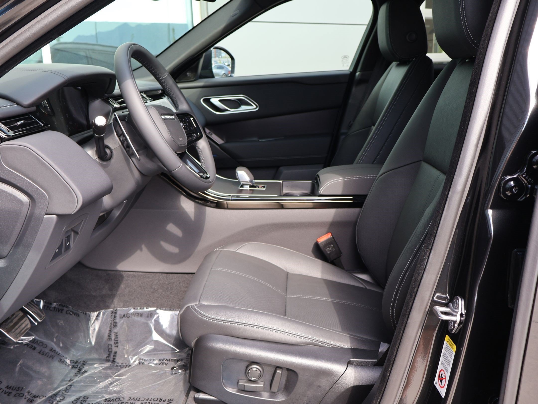 New 2026 Santorini Black LAND ROVER Belgravia Edition image 16