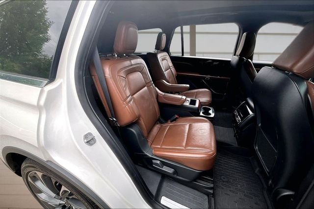 Used 2021 White Lincoln Reserve image 27