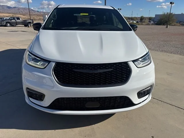 2026 Chrysler Pacifica Select - Photo 10