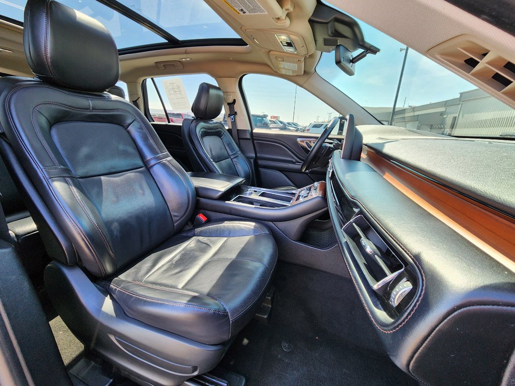 Used 2020 Infinite Black Metallic Lincoln Reserve image 25