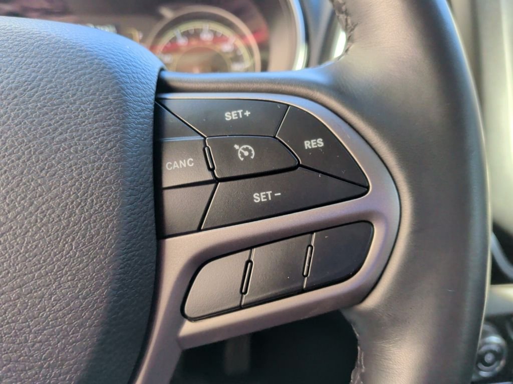 Used 2021 Slate Blue Pearlcoat Jeep Latitude Lux image 18