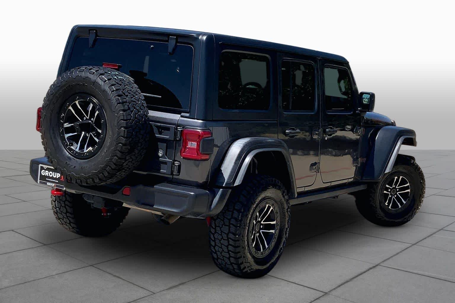 Used 2024 Granite Crystal Metallic Clearcoat Jeep Rubicon image 12