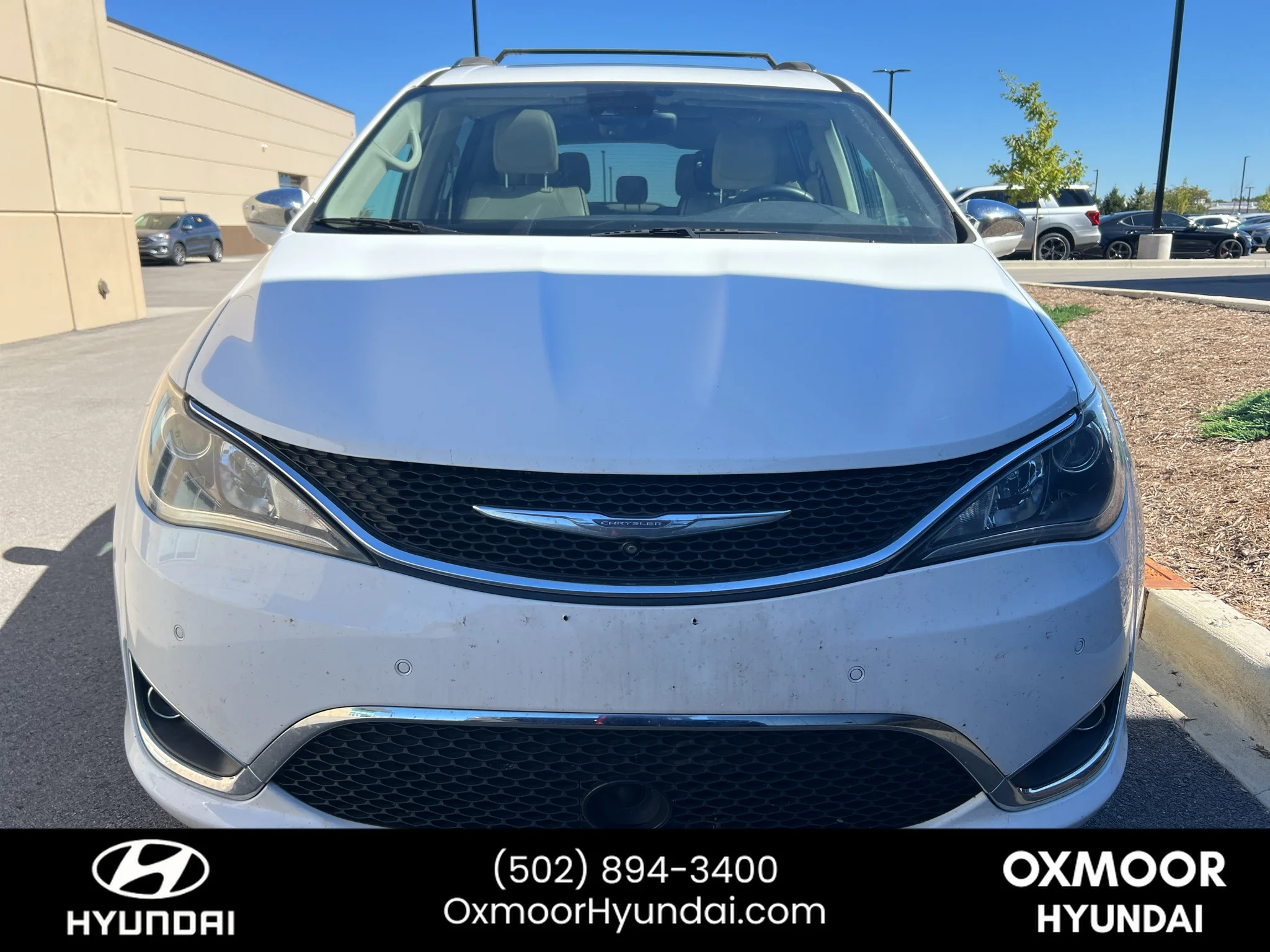Used 2017 Bright White Clearcoat Chrysler Limited image 2