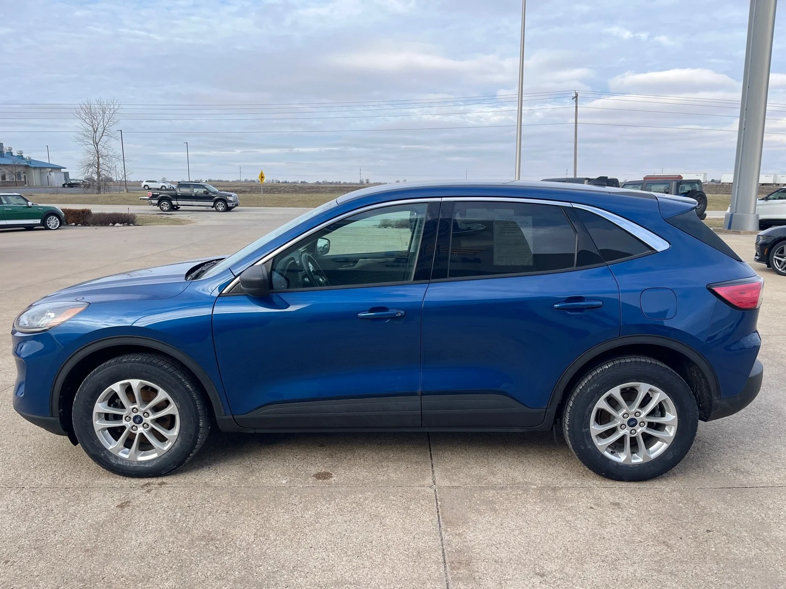Used 2022 Atlas Blue Metallic Ford SE image 5