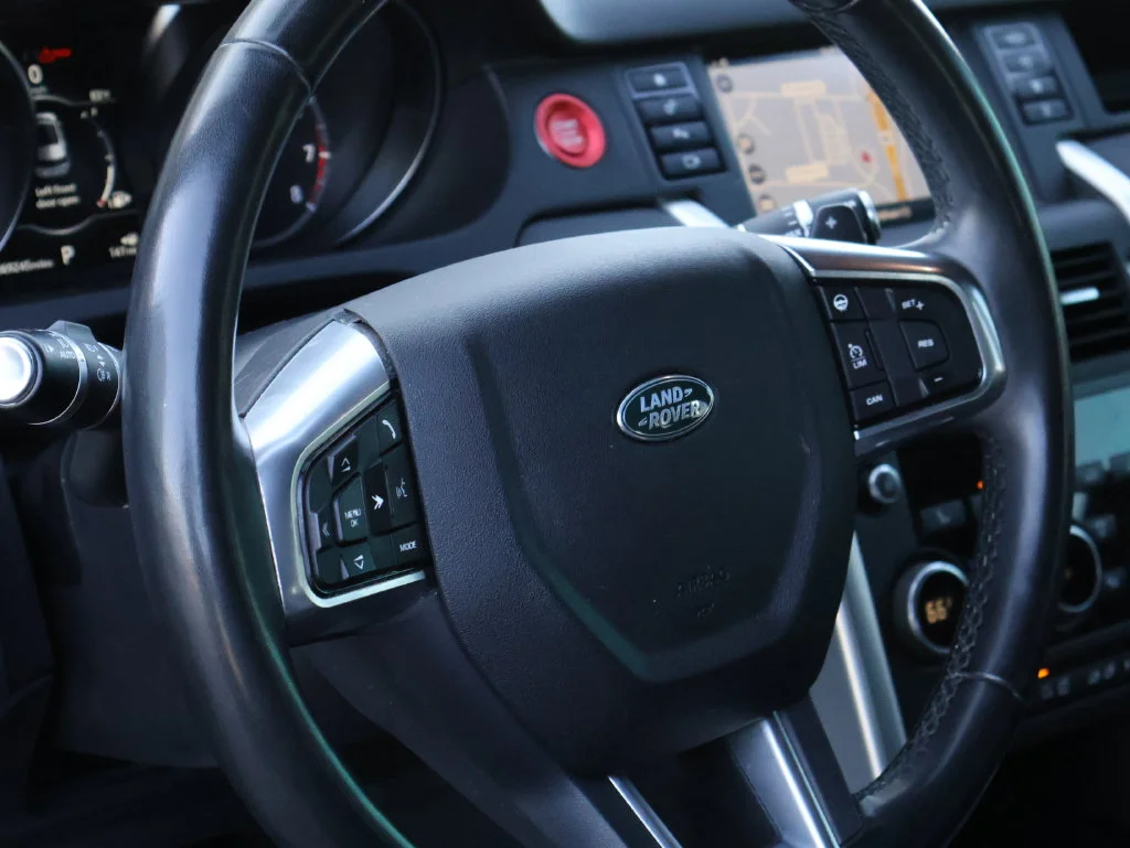 Used 2019  Land Rover  image 20