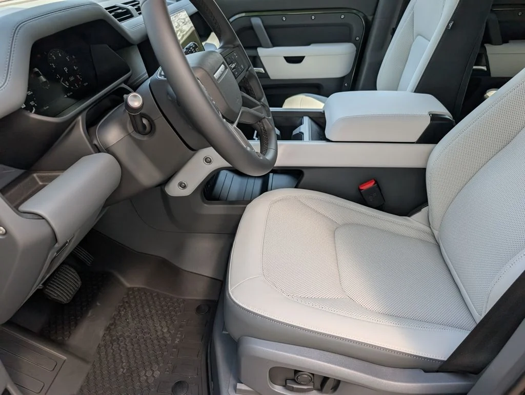 New 2026 Woolstone Green Land Rover X-Dynamic SE image 21