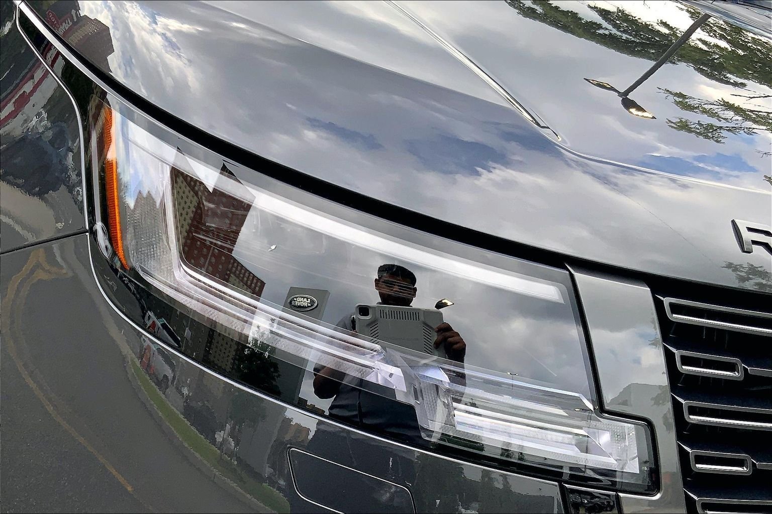 New 2027 Carpathian Grey Land Rover SE image 14