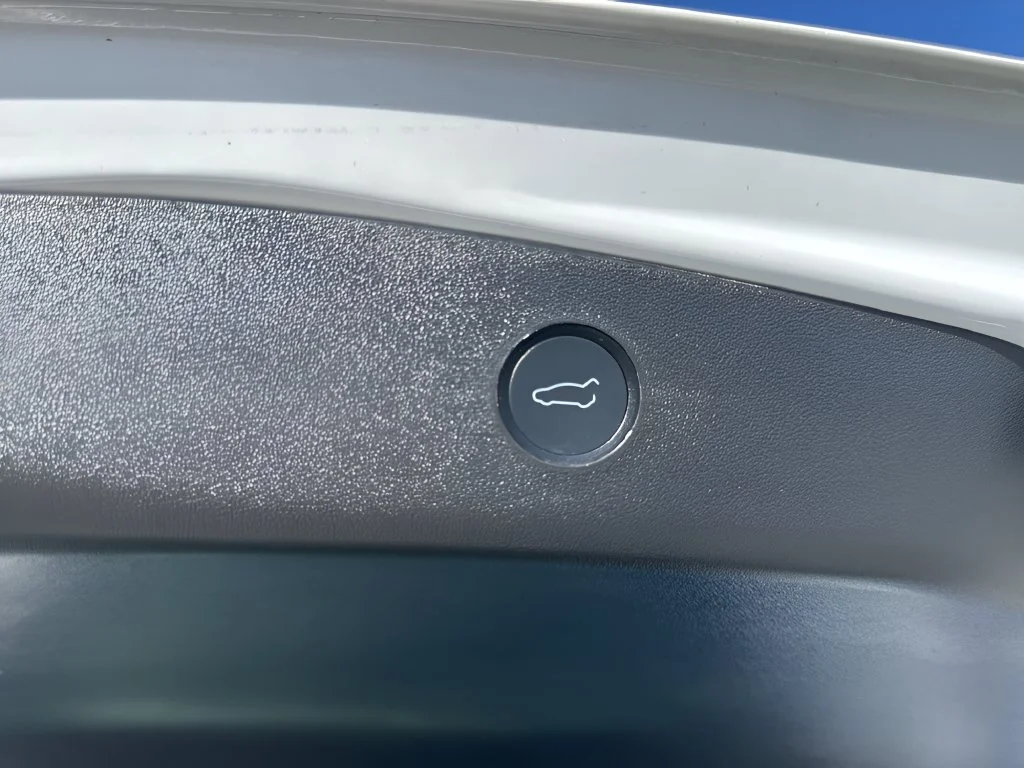 Used 2022 White Tesla Base image 32