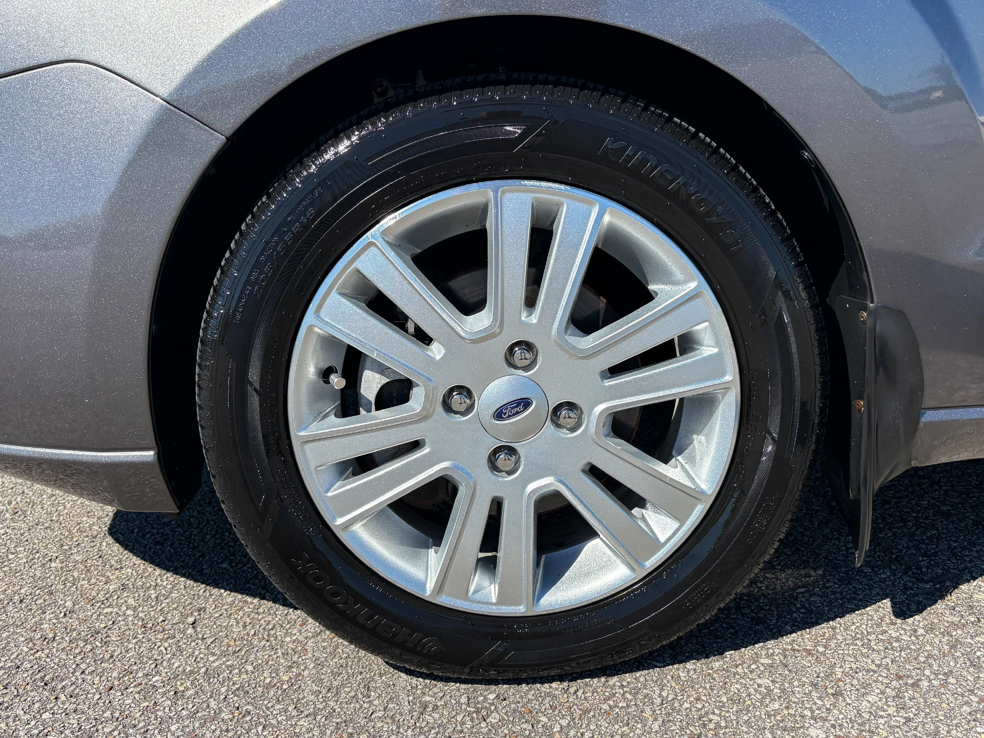 Used 2010 Gray Ford SEL image 22