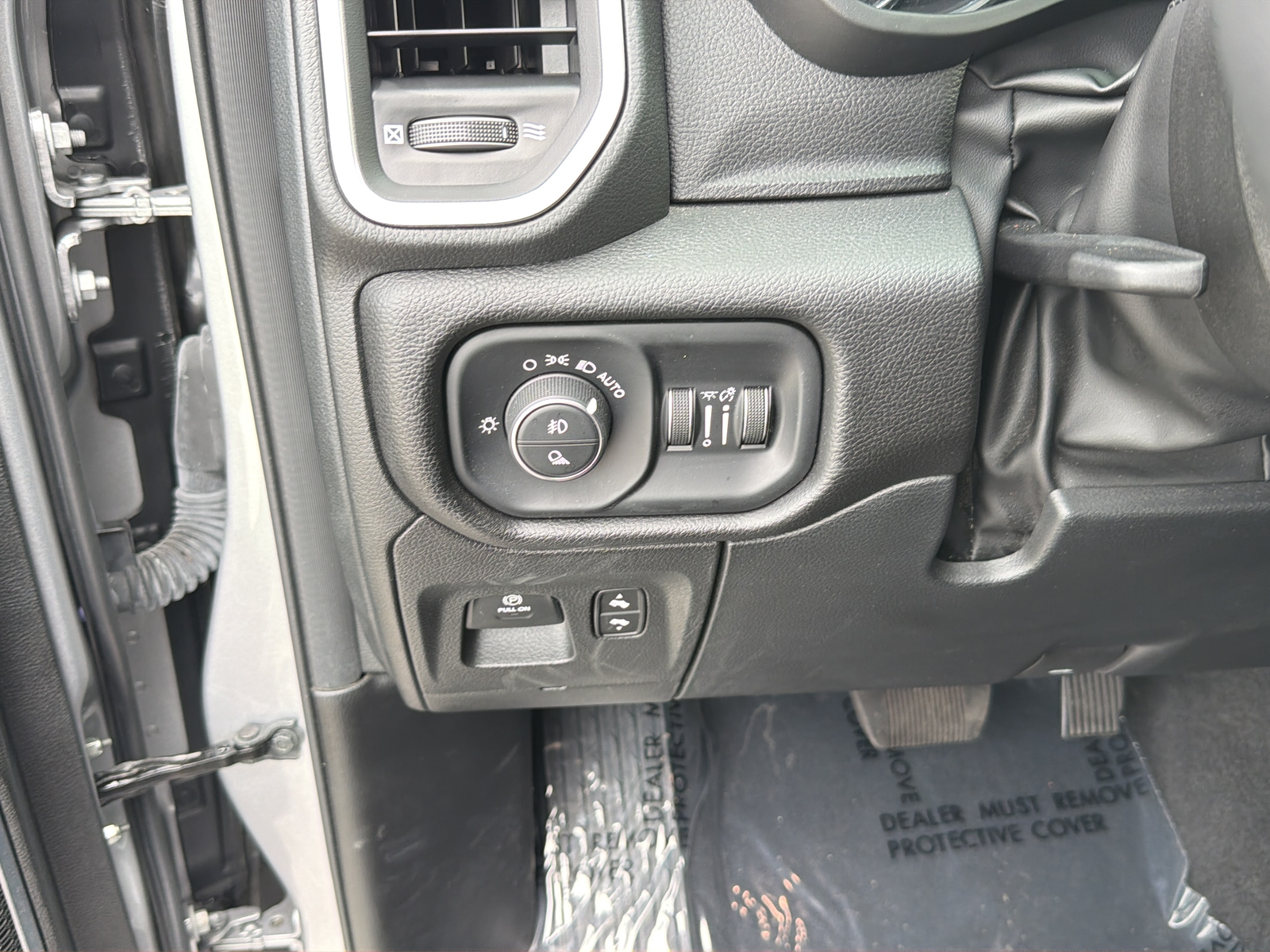 Used 2025 Silver Ram Laramie image 17