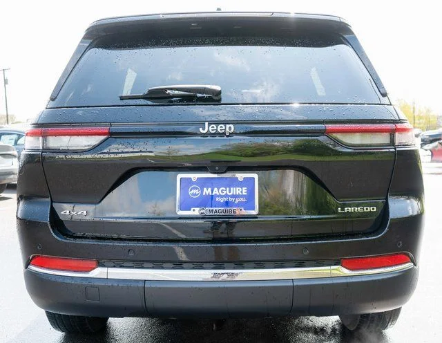 Used 2023 Black Jeep Laredo image 7