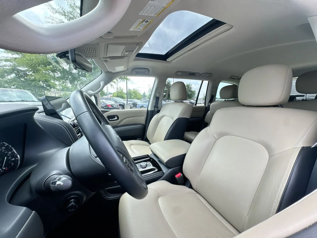 Used 2023 White INFINITI Premium Select image 10