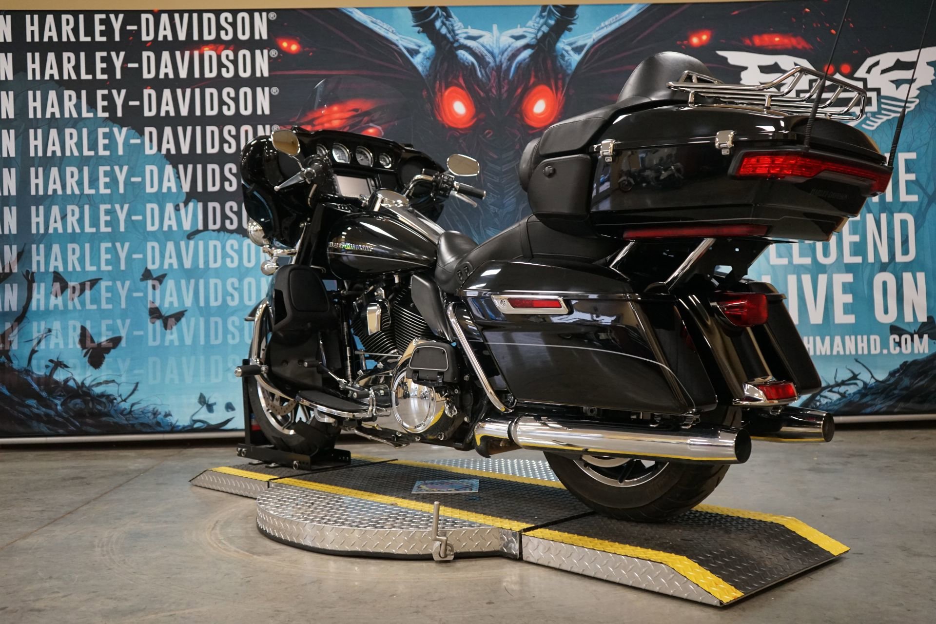 Used 2016 Vivid Black Harley-Davidson  image 6