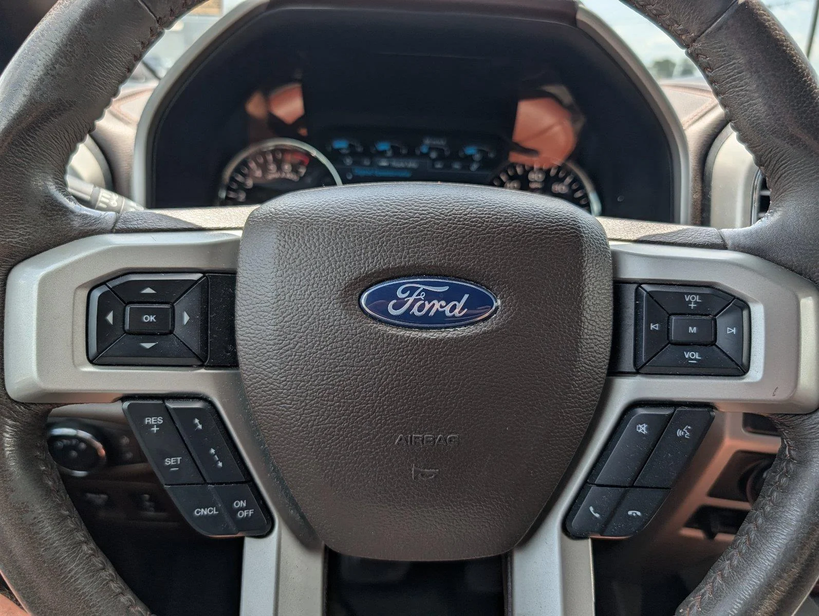 Used 2019 White Platinum Metallic Tri-Coat/Stone Gray Ford King Ranch image 23