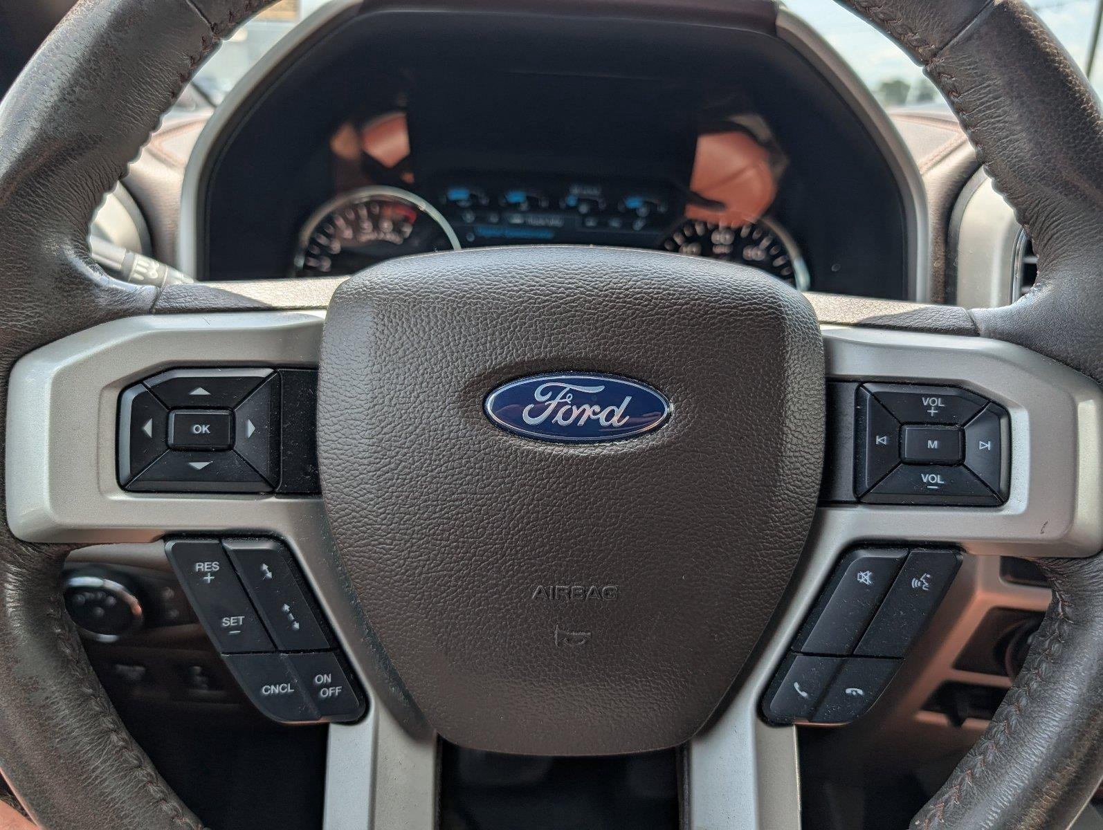 Used 2019 White Platinum Metallic Tri-Coat/Stone Gray Ford King Ranch image 23