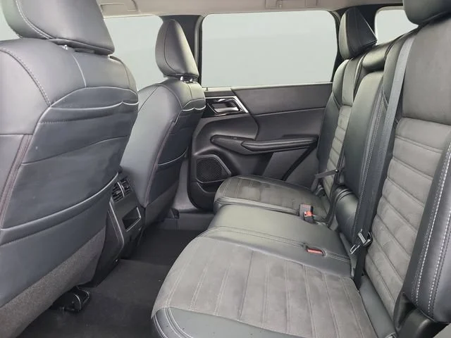 Used 2024 Black Mitsubishi SE image 8