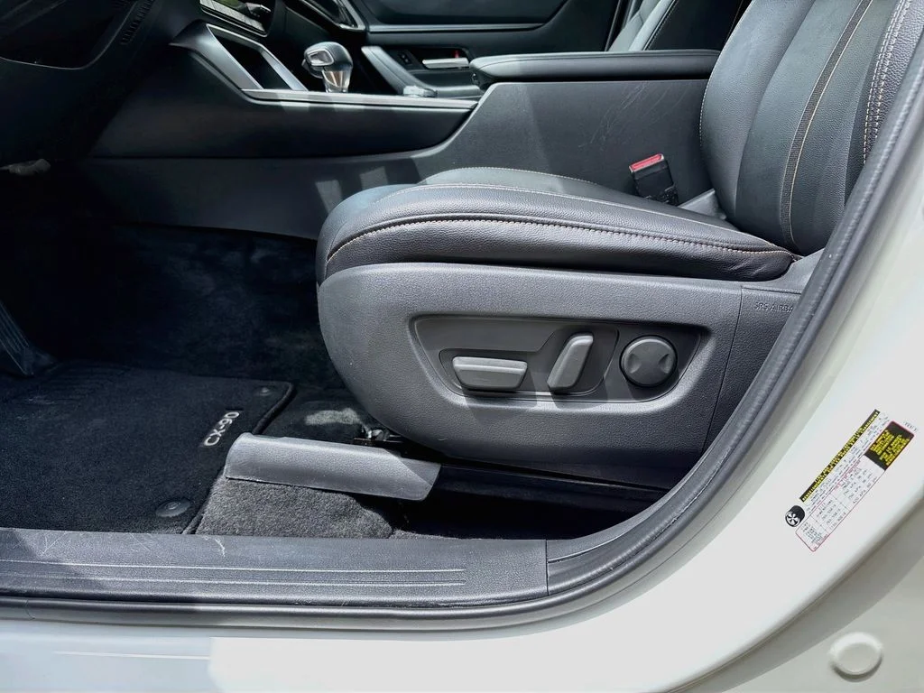 Certified Used 2025 White Mazda 3.3 Turbo Select image 19