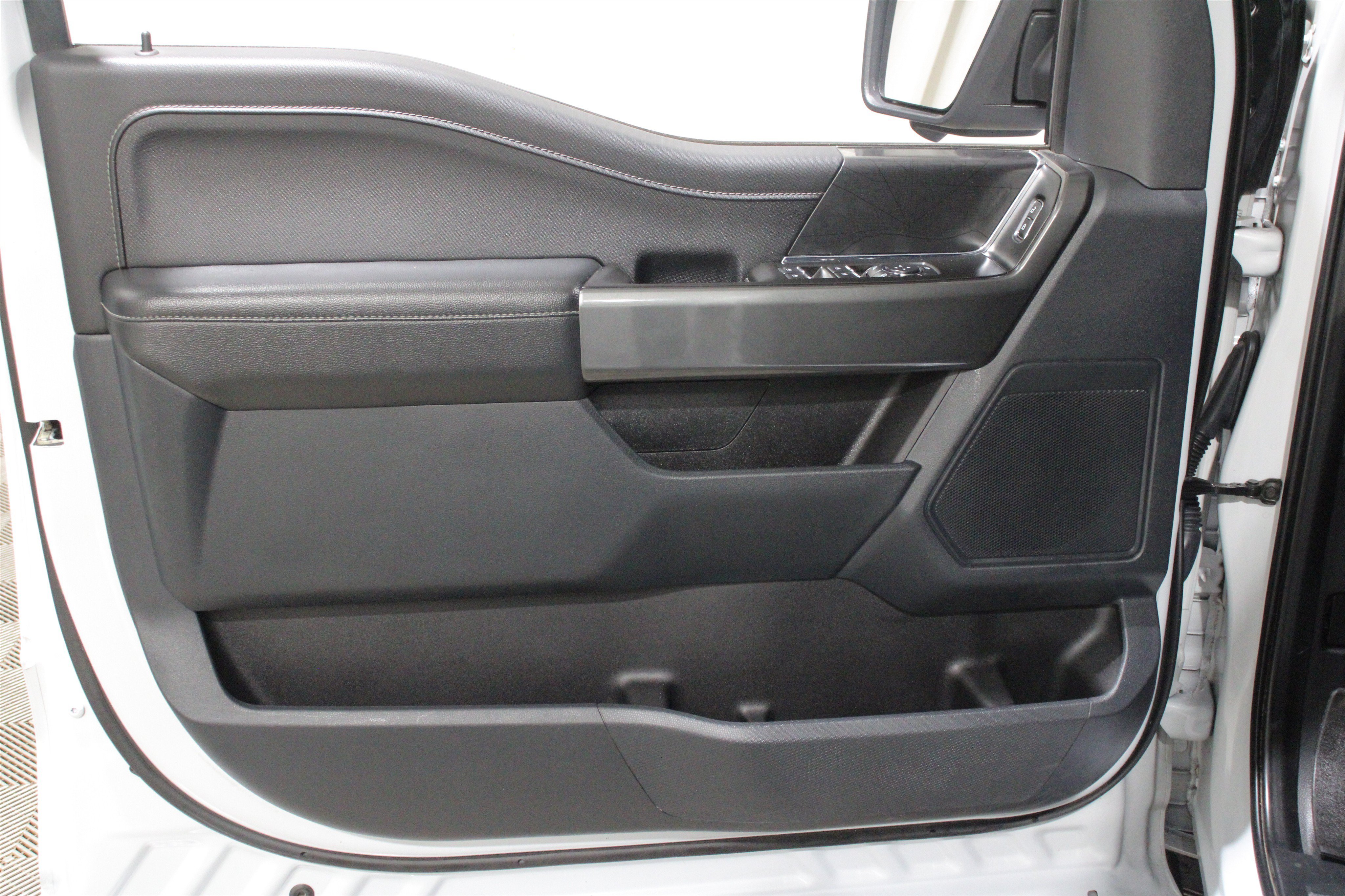 Used 2022 Space White Metallic Ford XLT image 6