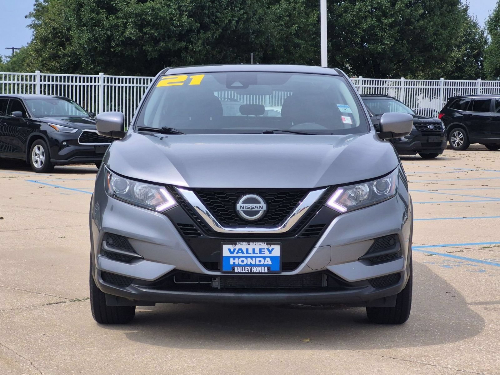 Used 2021 Gun Metallic Nissan S image 3