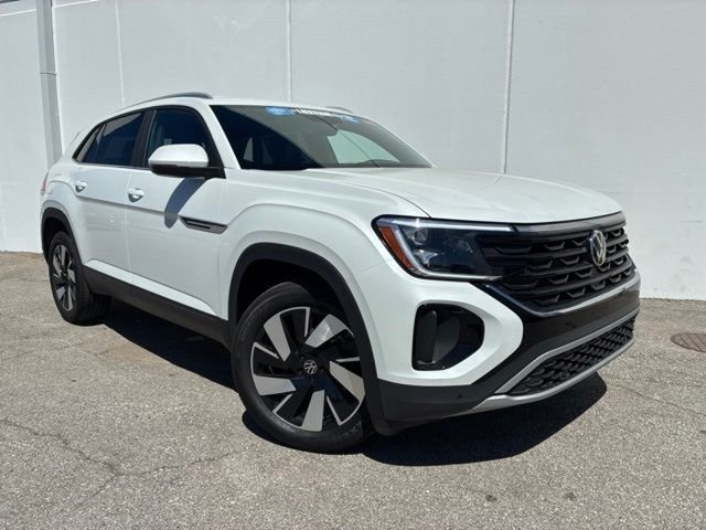 New 2026 Opal White Pearl Volkswagen SE w/Technology image 25