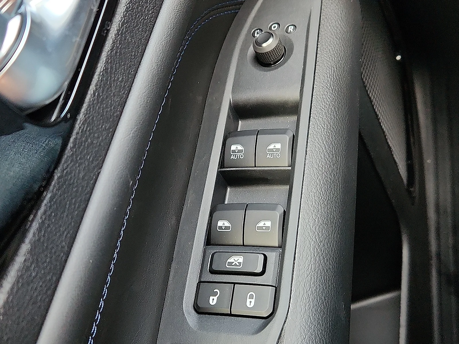 New 2026 Blue Jeep LATITUDE ALTITUDE 4X4 image 17
