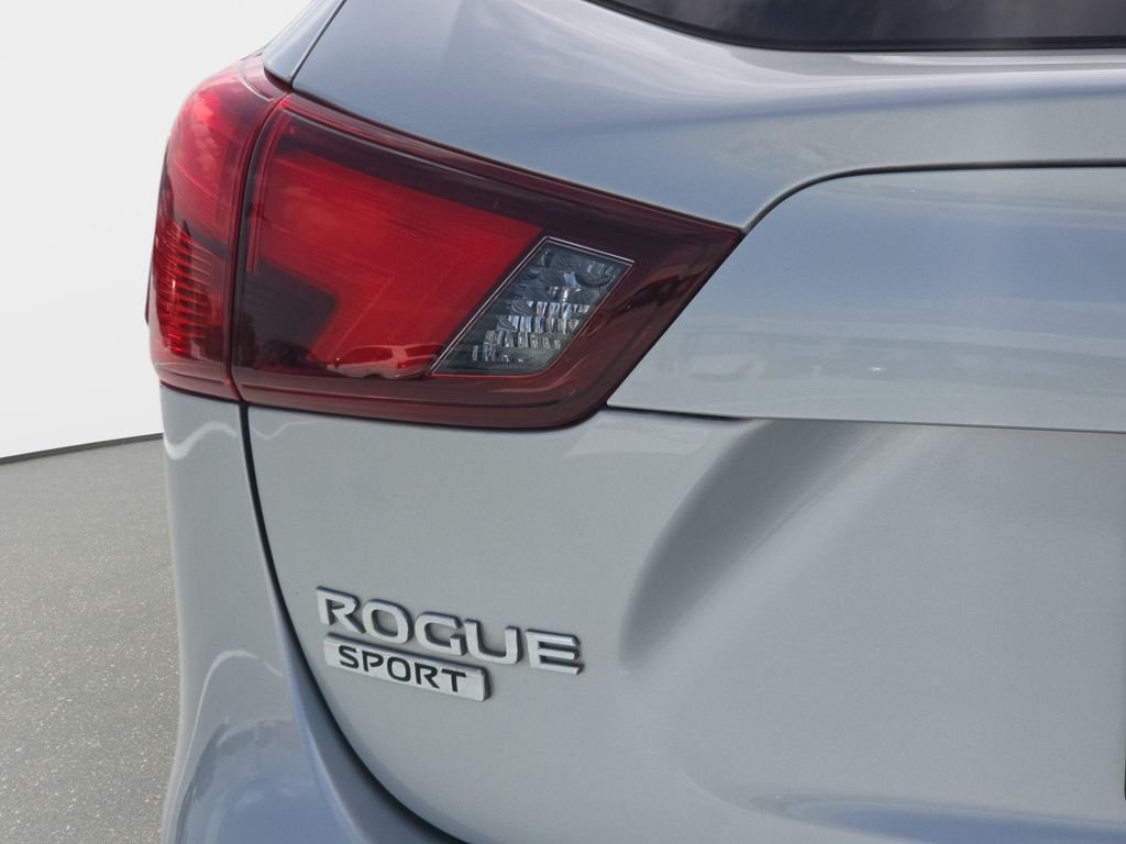 Used 2019 Silver Nissan S image 29