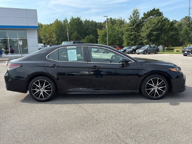 Used 2023 Midnight Black Metallic Toyota SE image 9