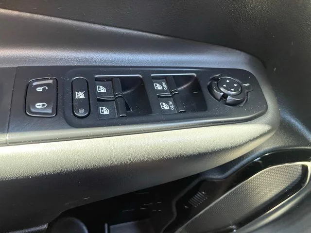 Used 2018 Blue Jeep Latitude image 12