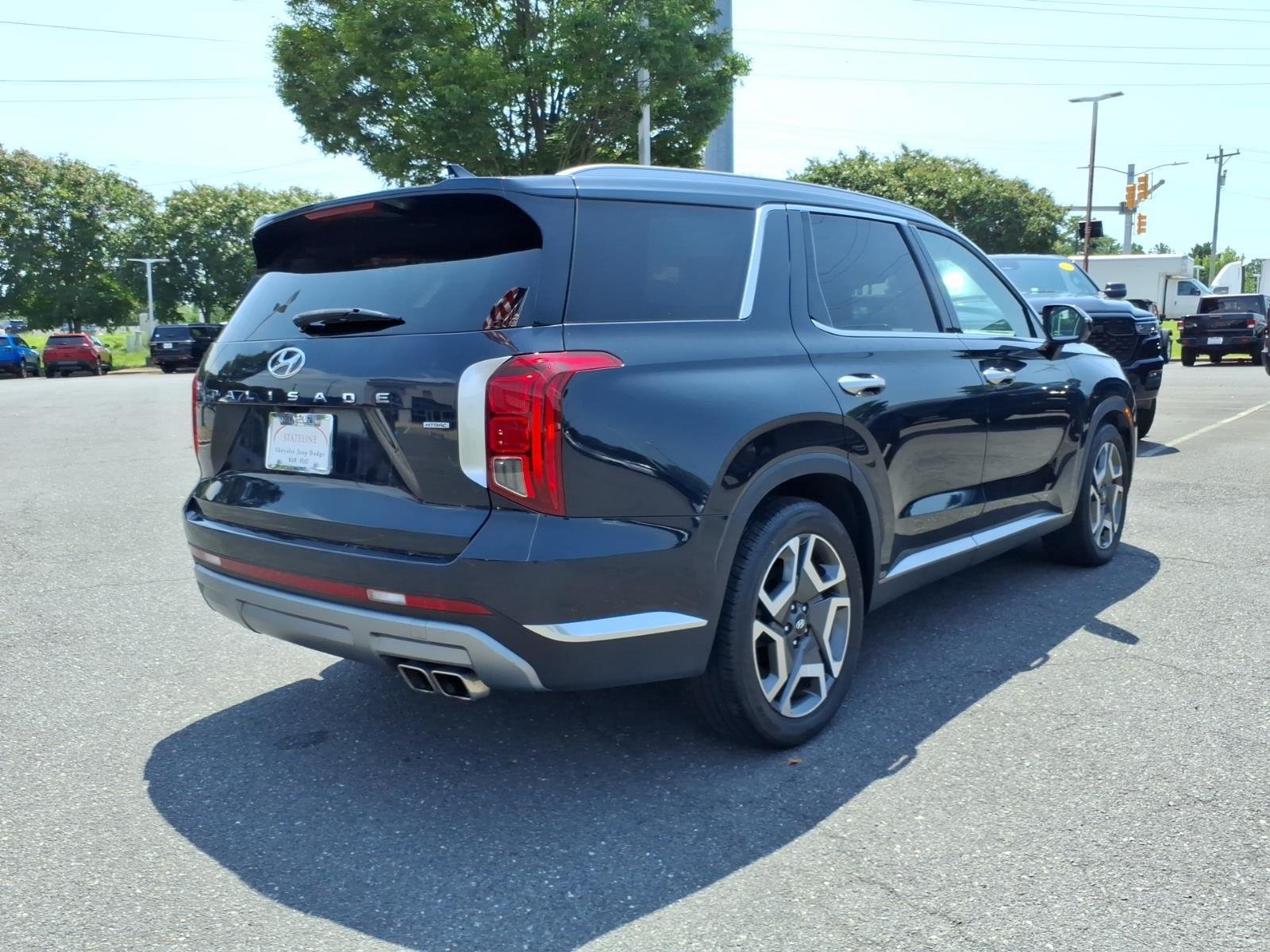 Used 2024 Moonlight Cloud Hyundai Limited image 3