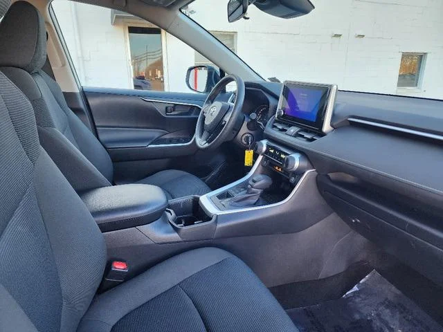 2023 Toyota RAV4 LE - Photo 11