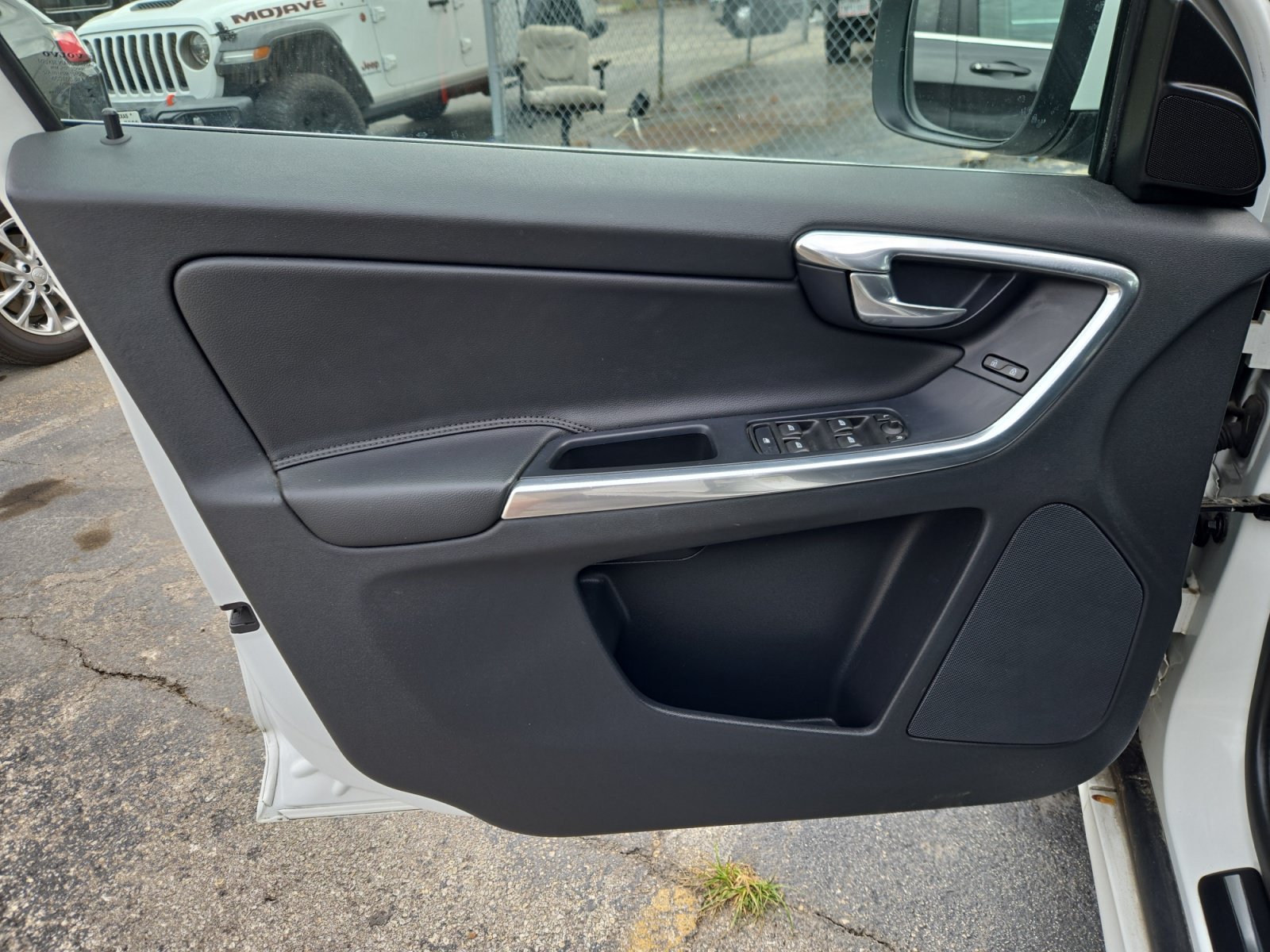 Used 2016 Ice White Volvo T5 Drive-E Premier image 28