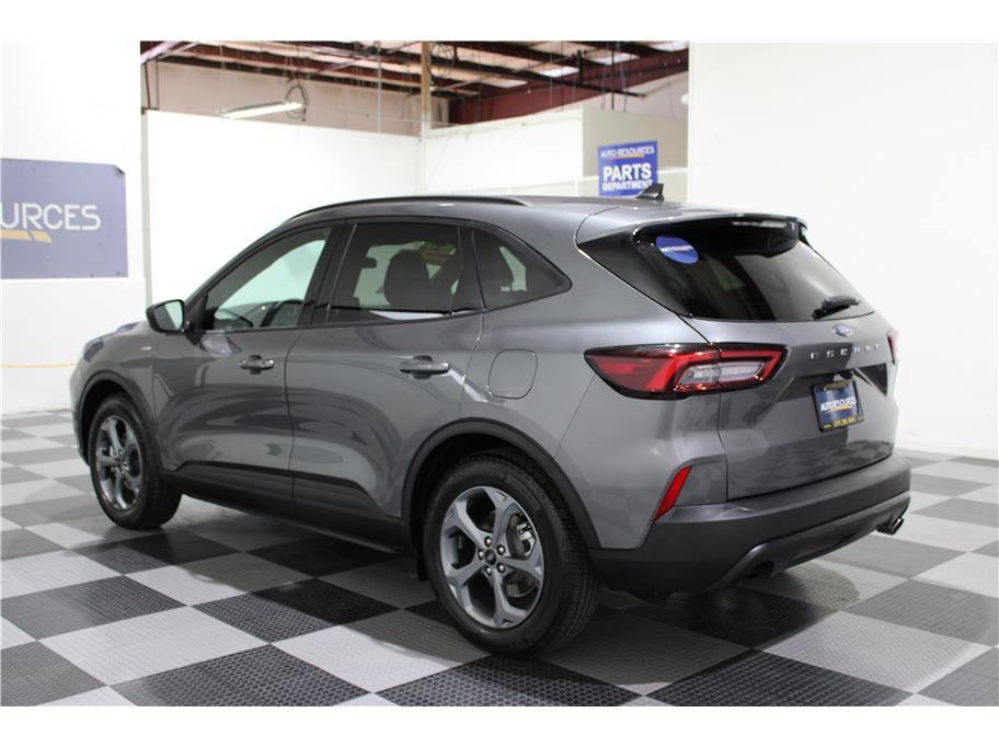2025 Ford Escape ST-Line Sport photo 3