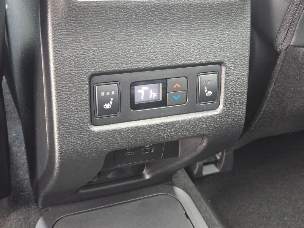 2025 Mitsubishi Outlander Plug-in Hybrid SEL - Photo 15