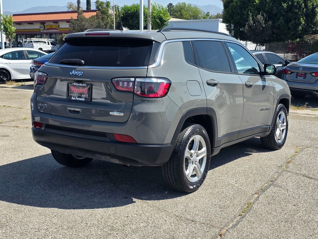 Certified Used 2024 Gray Jeep Latitude image 5