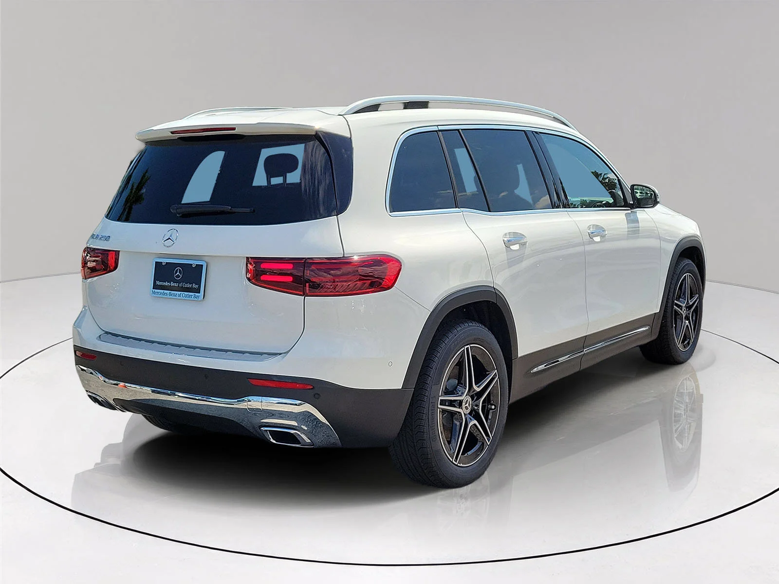 New 2026 Polar White Mercedes-Benz GLB 250 image 4
