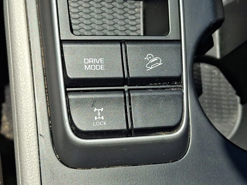 Used 2018 Silver Hyundai SEL image 24