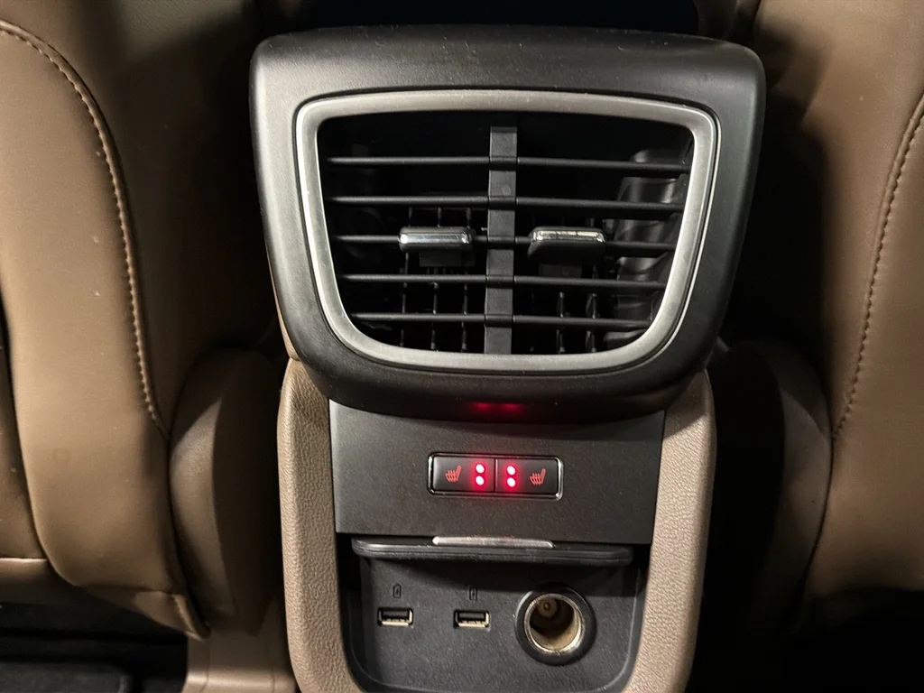 Used 2017 Gray Lincoln Reserve image 18