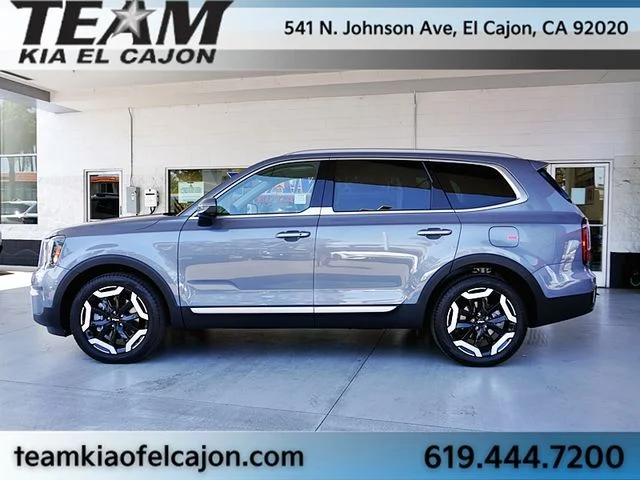 Used 2025 Silver Kia EX FWD image 6