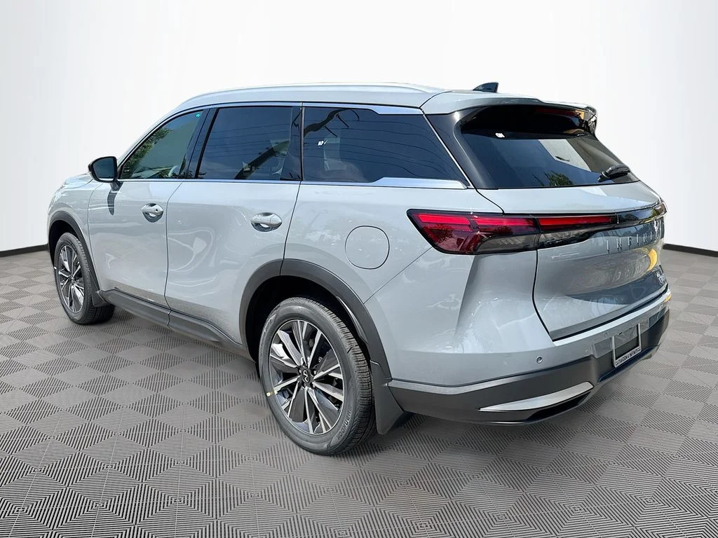 New 2027 HARBOR GRAY INFINITI Luxe FWD image 7