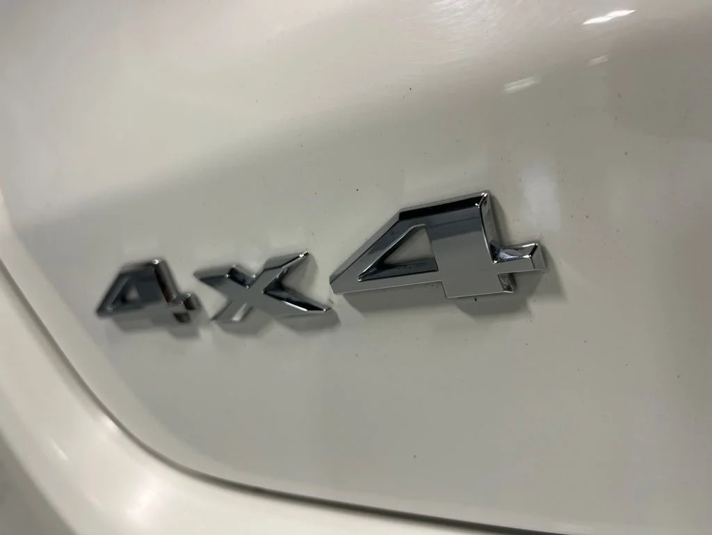 Used 2019 White Clearcoat Jeep Latitude image 10