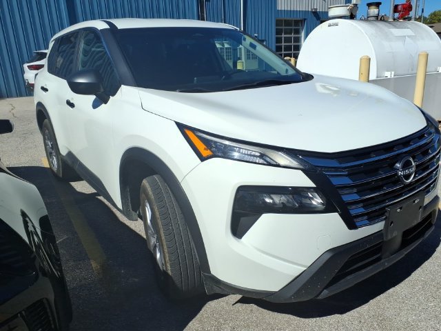 Used 2024  Nissan S image 2