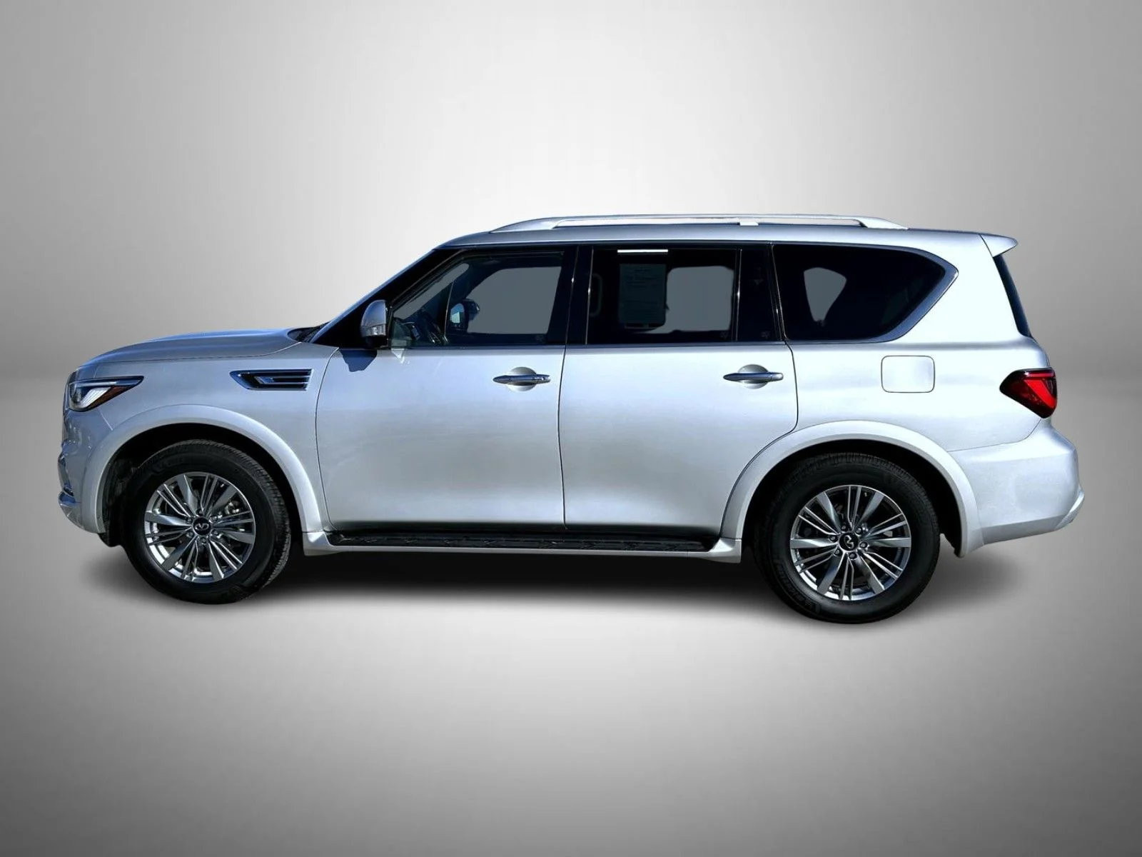 Used 2021 Silver INFINITI LUXE image 8
