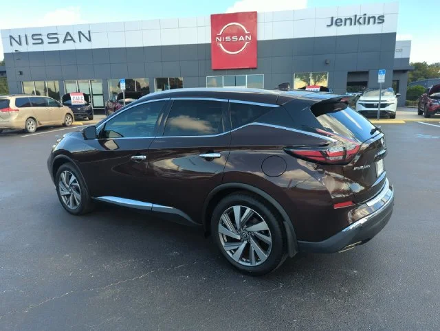 Used 2019 Brown Nissan SL image 9