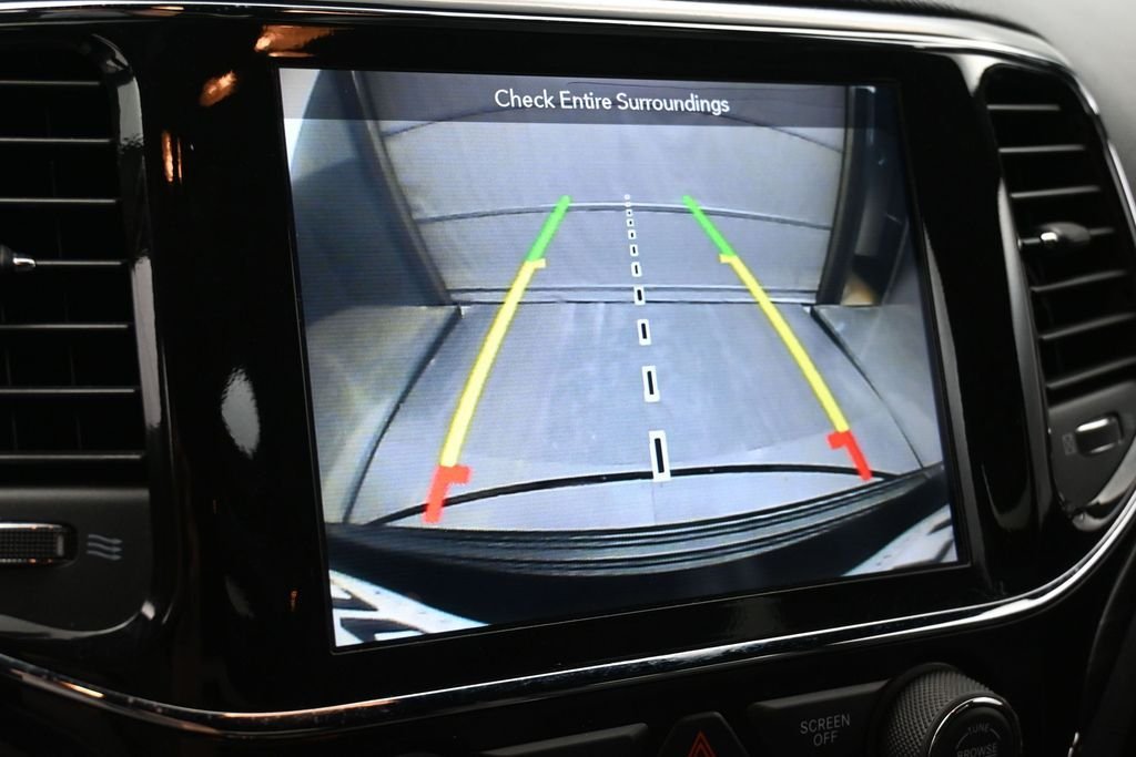 Used 2019 Black Jeep Altitude image 9