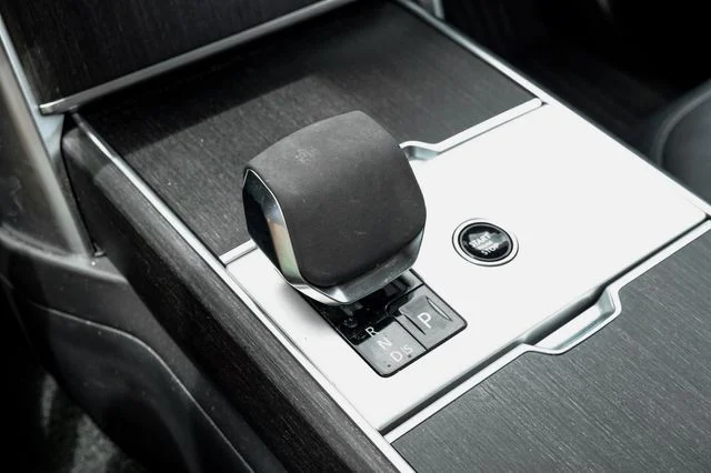 Used 2024 White Land Rover SE image 35