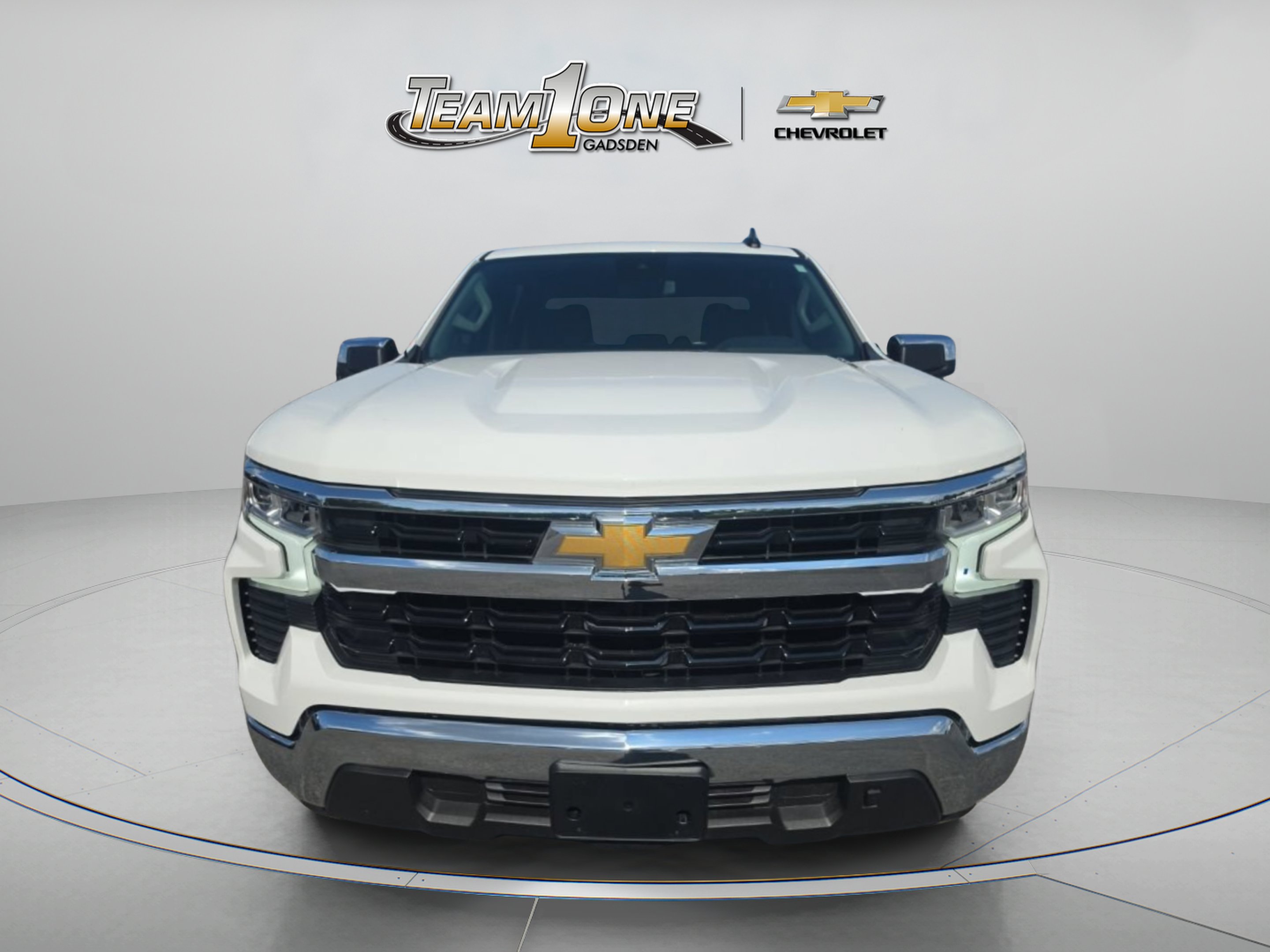 Used 2025 Summit White Chevrolet LT image 2