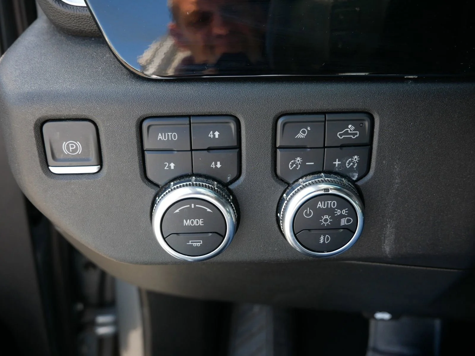 Used 2023 Sterling Metallic GMC SLT image 32