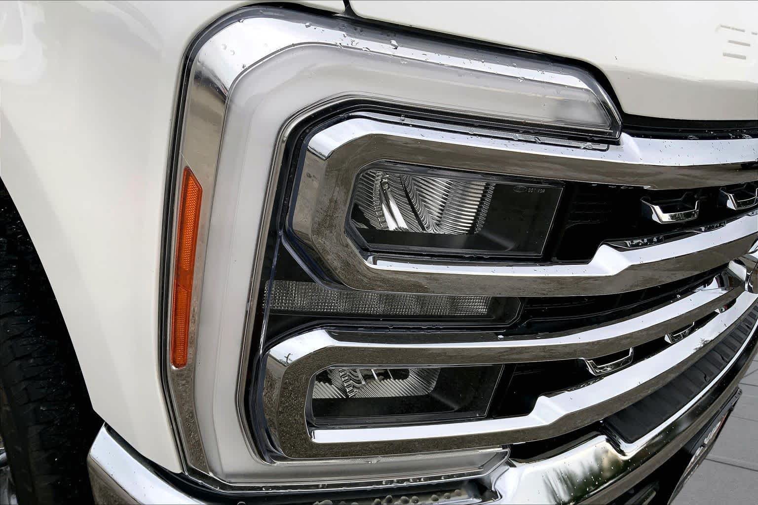 Used 2023 Star White Metallic Tri-Coat Ford F-250 Pickup LARIAT image 26