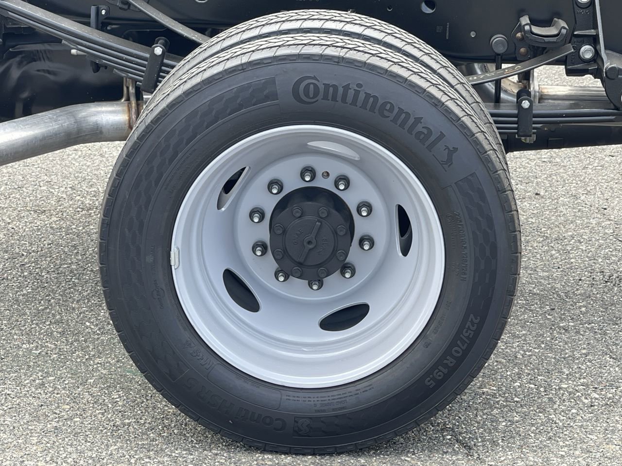 2025 Ford F-550 Super Duty Chassis Cab XL - Photo 11