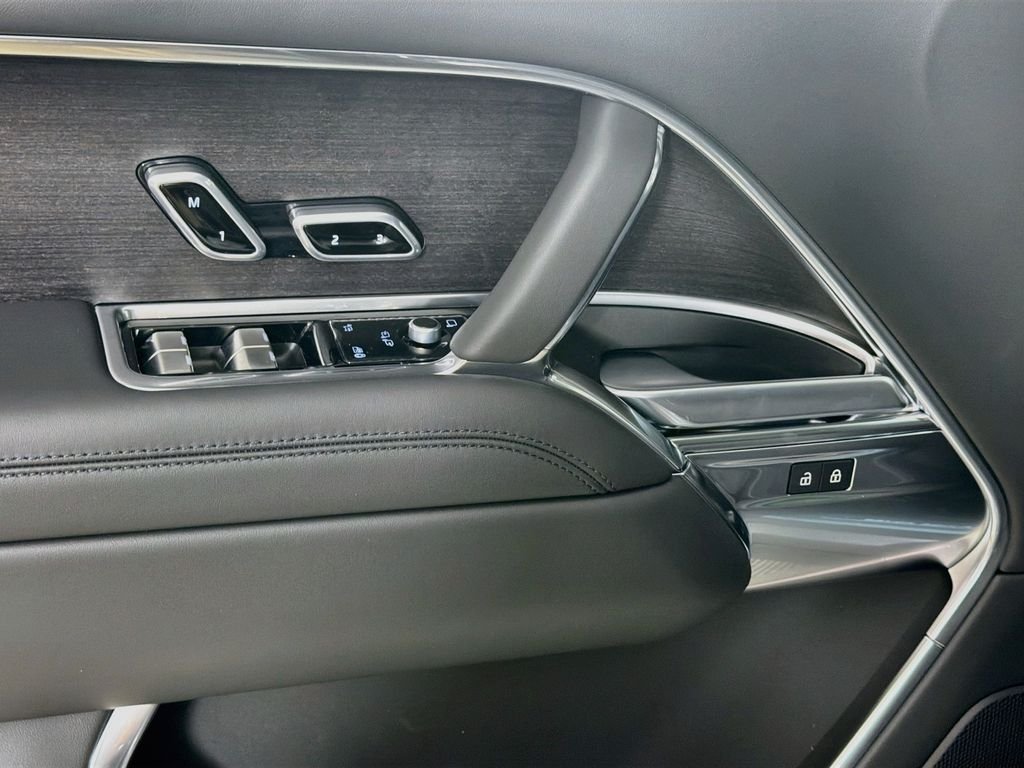 New 2026 Carpathian Grey Land Rover SE 7 Seats image 18